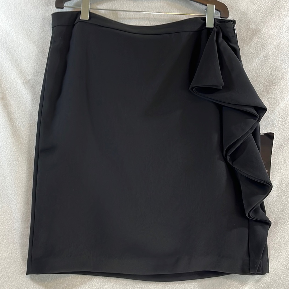 Zara pencil skit with ruffle details, still with tag.